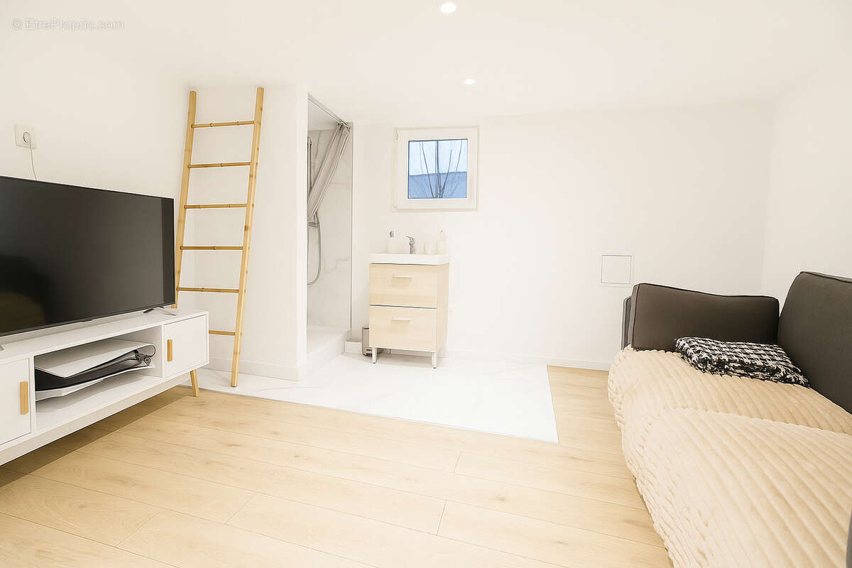 Maison à LA QUEUE-LES-YVELINES