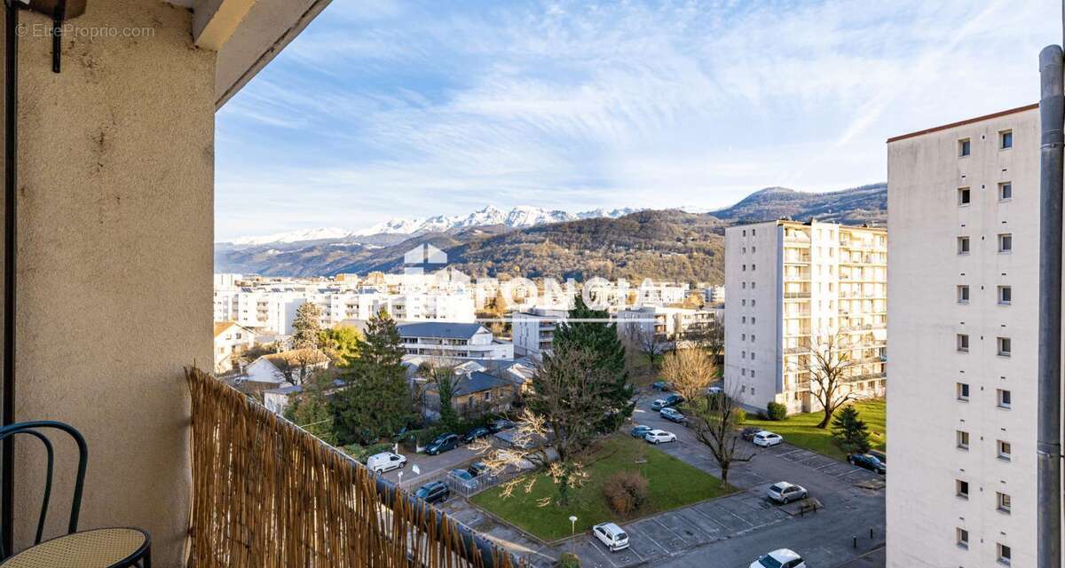 Appartement à SAINT-MARTIN-D'HERES