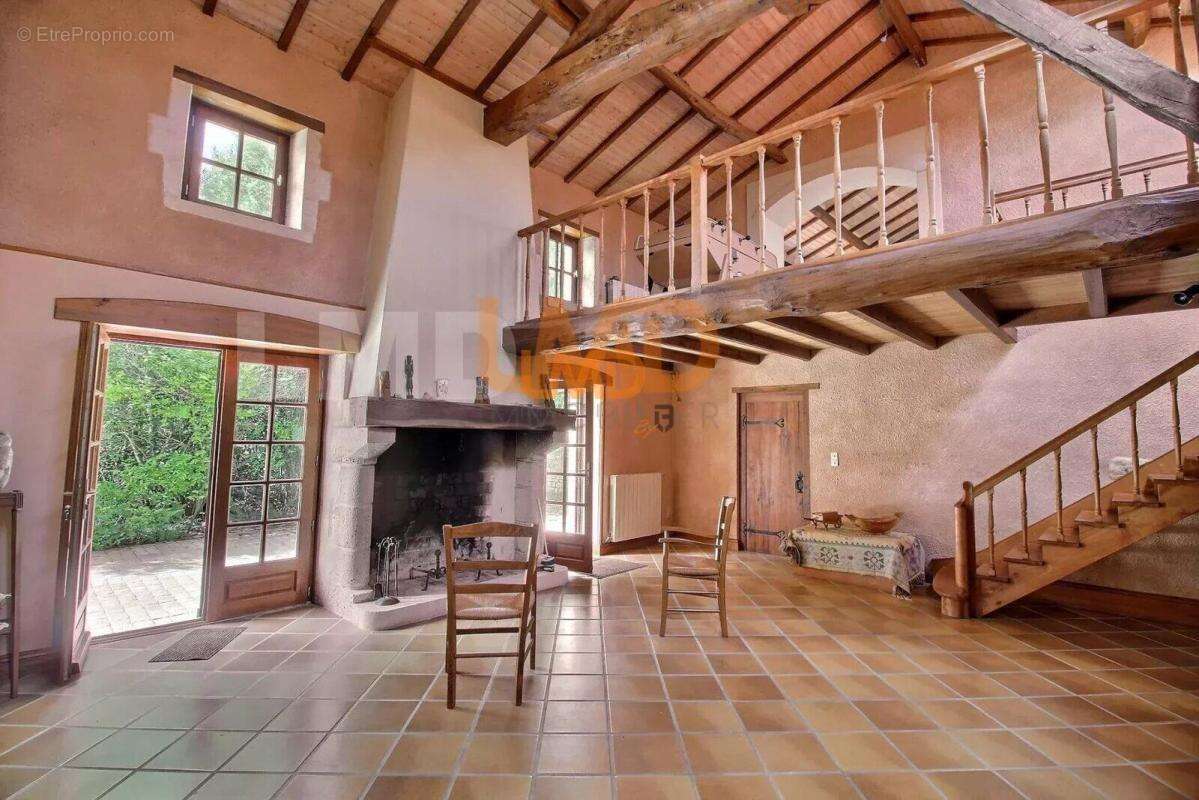 Maison à SAINT-MARTIN-DE-JUILLERS