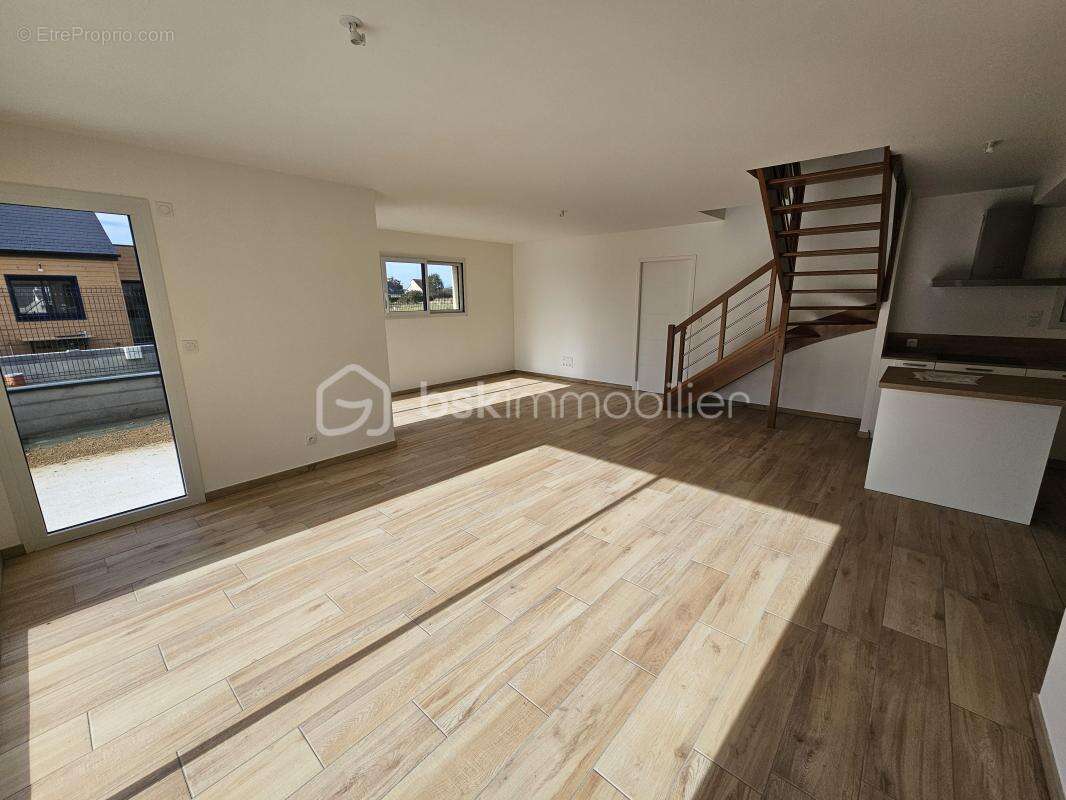 Maison à LONGUES-SUR-MER