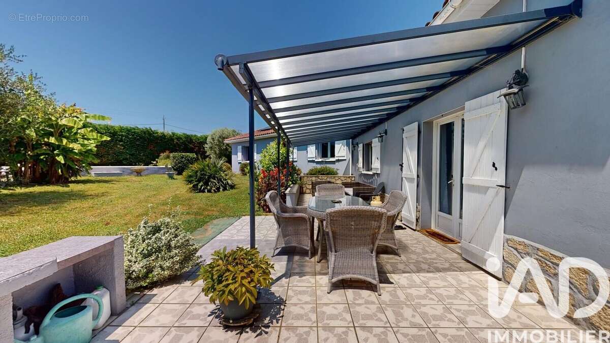 Maison 205 m² à Gaas  - photo 2