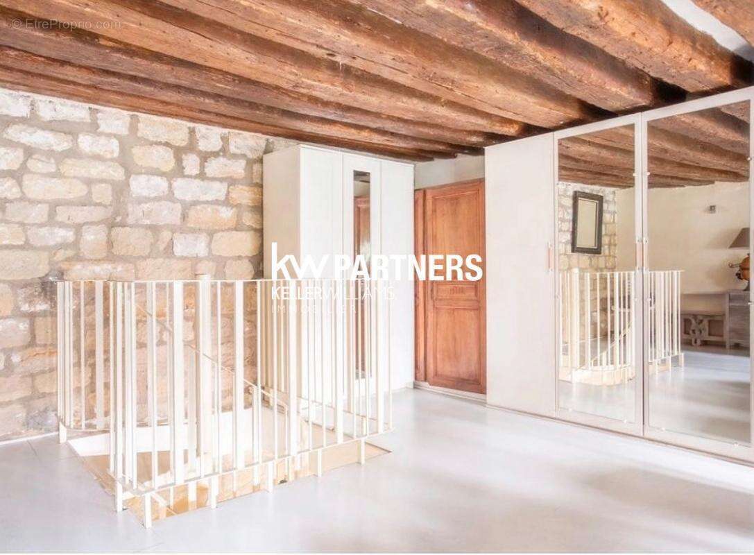 Appartement à PARIS-3E