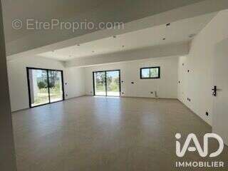 Maison 122 m² à Saint-Etienne-De-Fontbellon  - photo 2