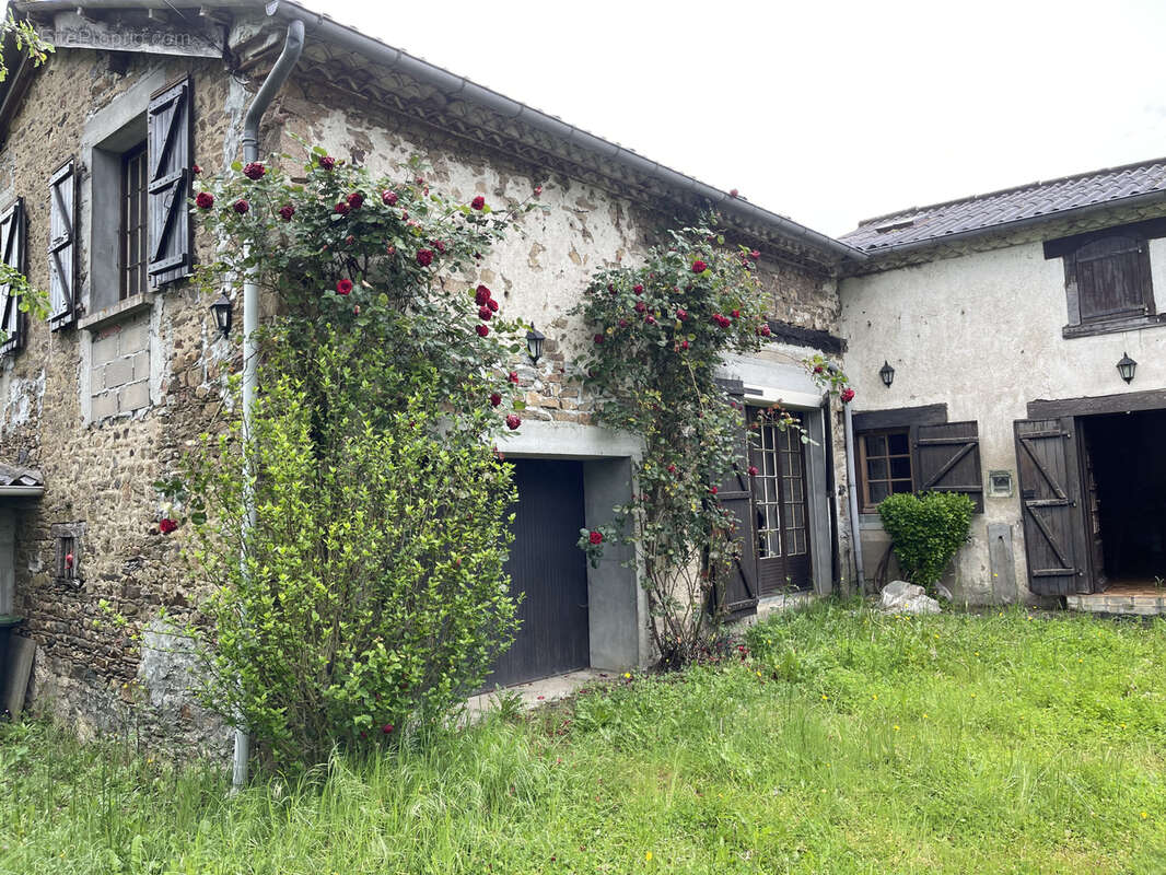 Maison à MEZIERES-SUR-ISSOIRE