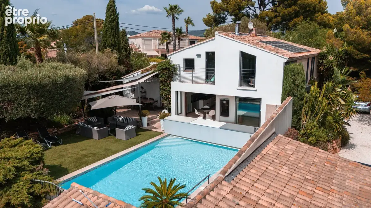 Sanary-sur -mer  / quartier beaucours - villa de 170 m2 avec piscine - photo 1