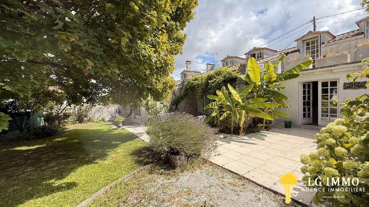 Maison à SEMUSSAC