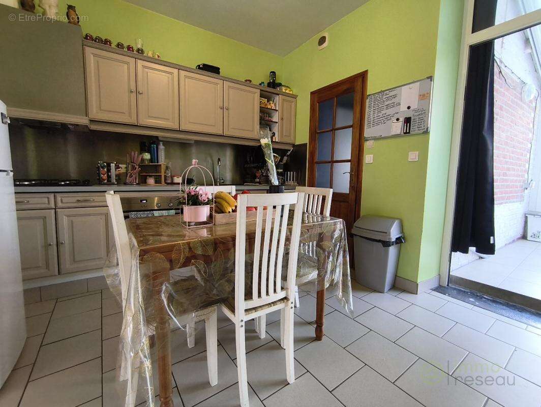 Appartement 257 m² à Avesnes-Sur-Helpe  - photo 3