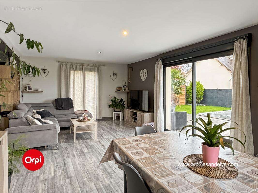 Maison à COURCELLES-SUR-SEINE