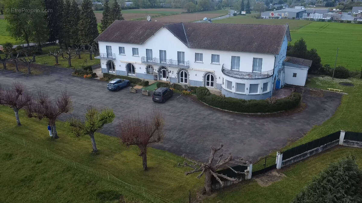 Commerce à LAMARQUE-PONTACQ