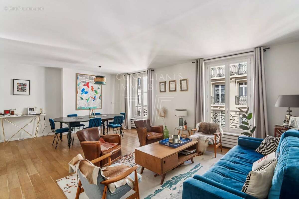 Appartement à PARIS-16E