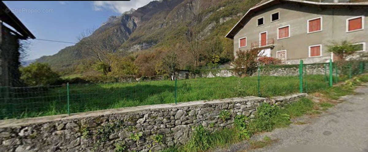 Terrain à GRESY-SUR-ISERE