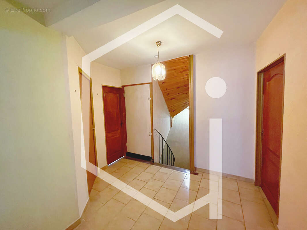 Maison à ENTRAINS-SUR-NOHAIN