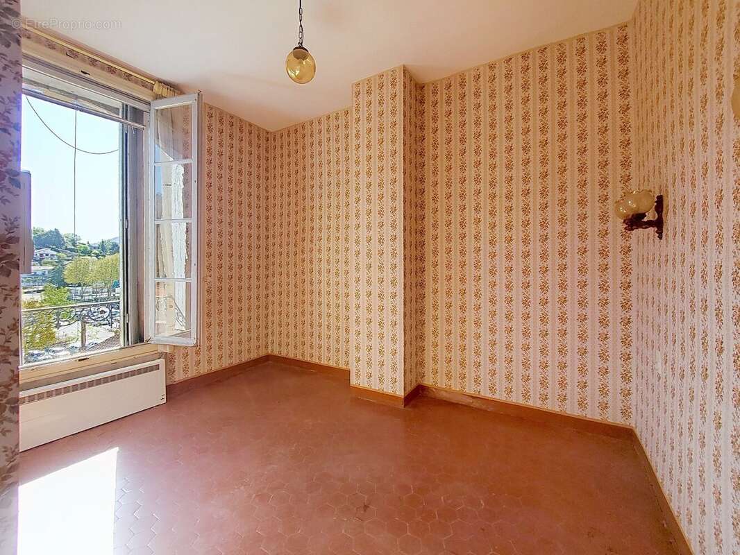 Appartement à LAMALOU-LES-BAINS
