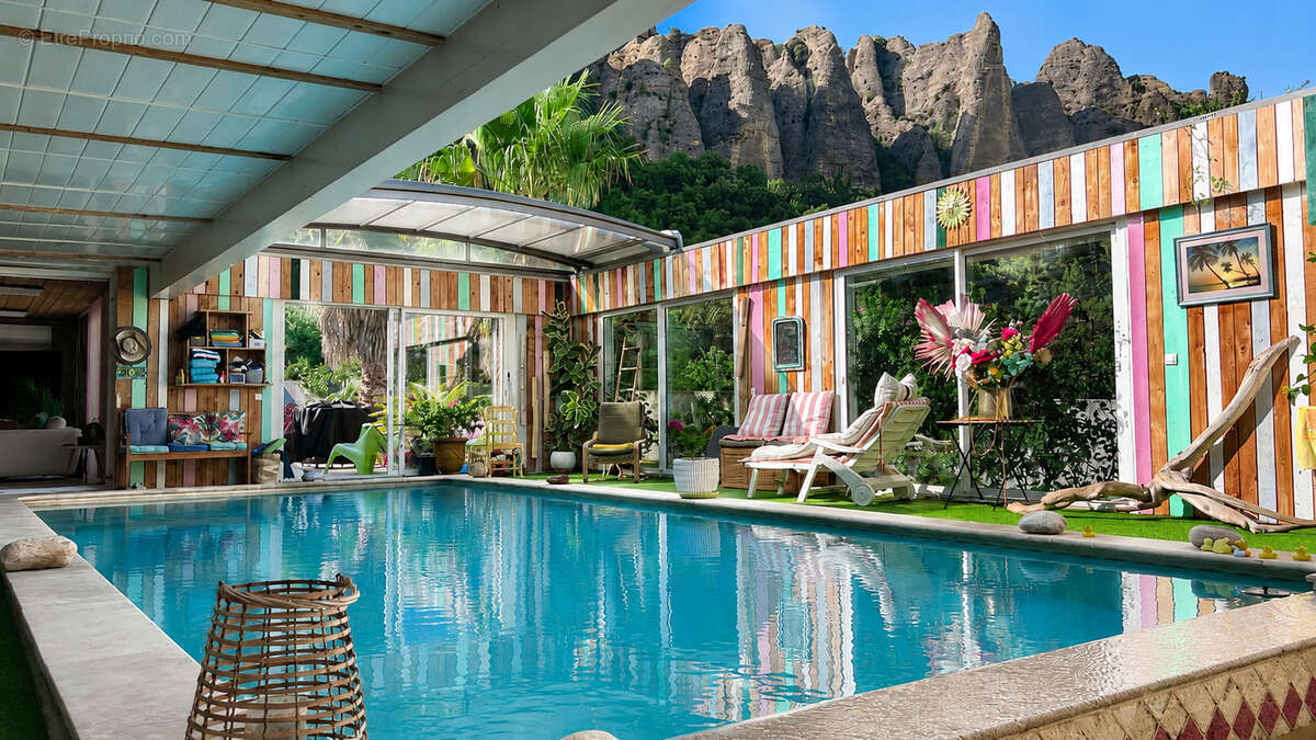 Maison de caractère de 200 m2 avec piscine couverte et vue sur les Pénitents - photo 13
