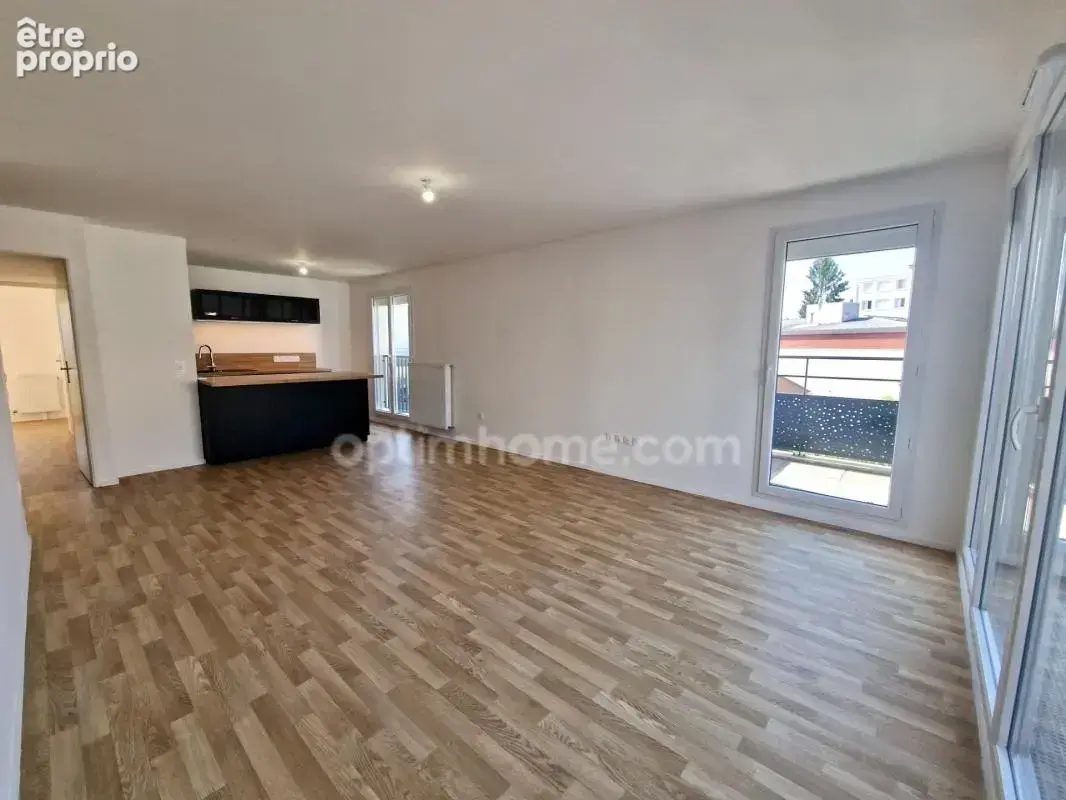 Centre ville Appartement 4 pièces + balcon + parking - photo 8