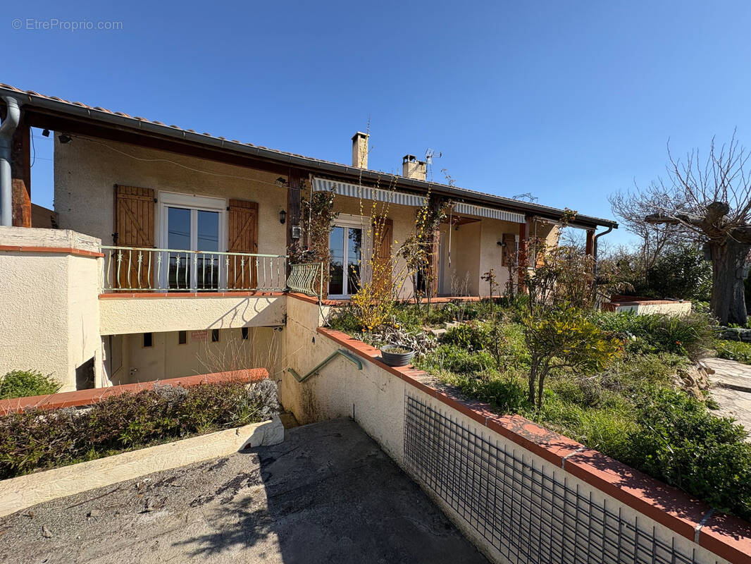 Maison à PINS-JUSTARET