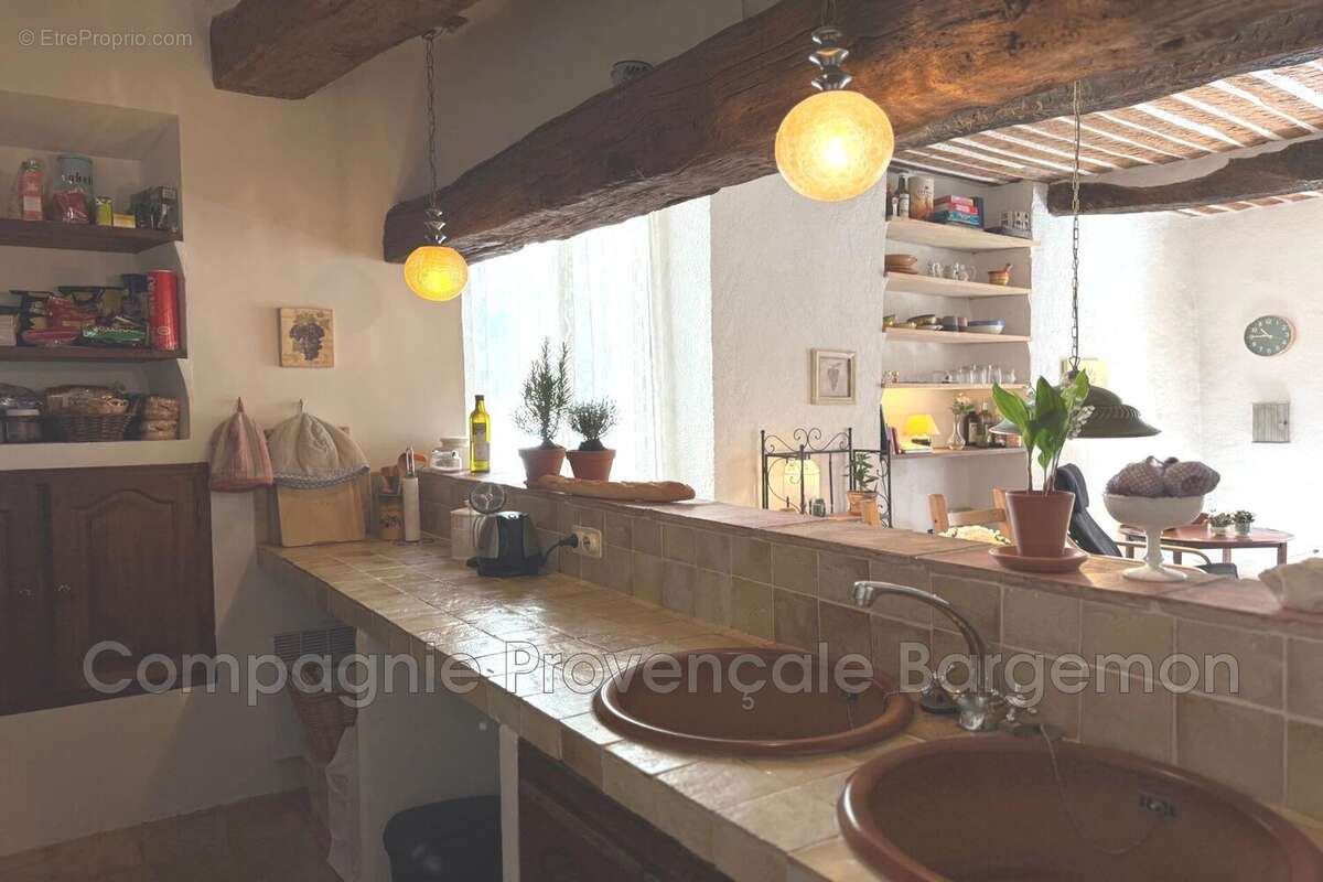 Maison 204 m² à Chateaudouble  - photo 5