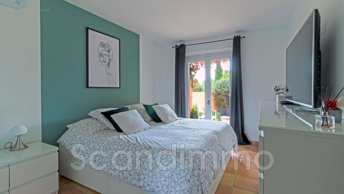 Maison à ROQUEBRUNE-SUR-ARGENS