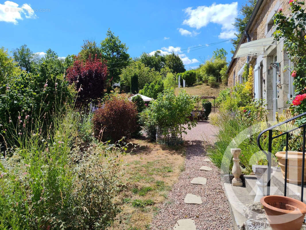 Maison à POUQUES-LORMES