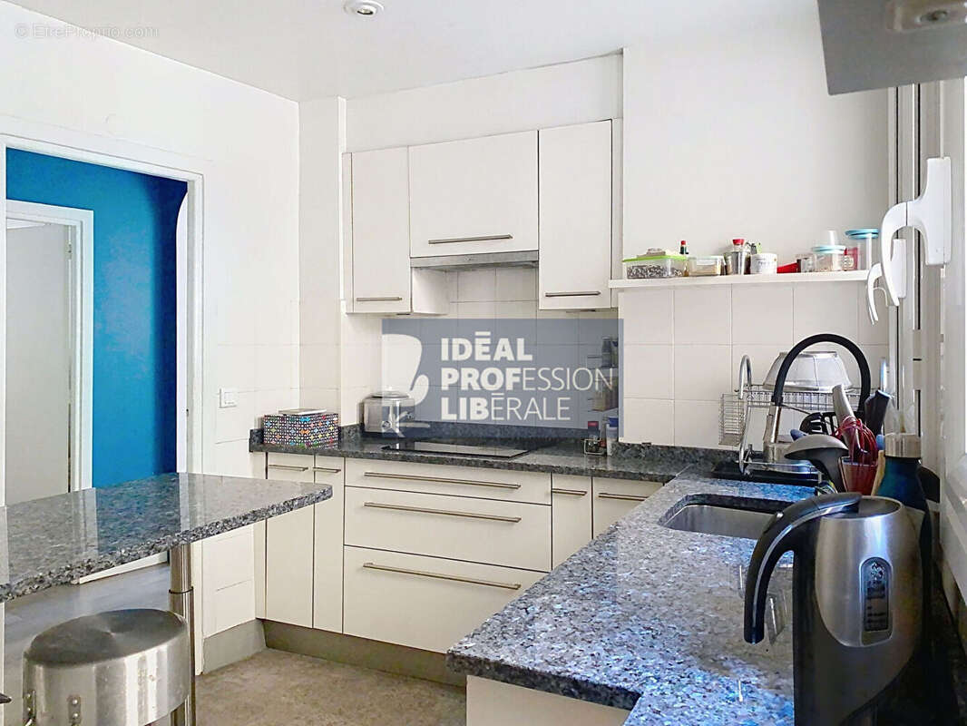 Commerce à PARIS-16E