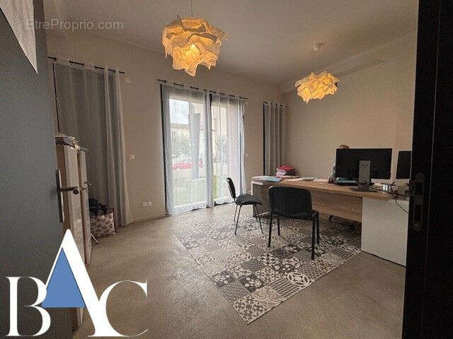 Occitanie - a carcassonne - bureaux  professionnels - prestige  + places de stationnement - photo 9