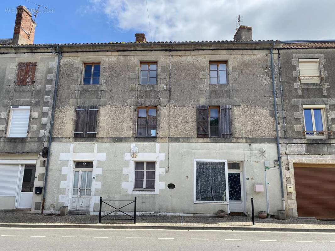 Maison à BUSSIERE-POITEVINE