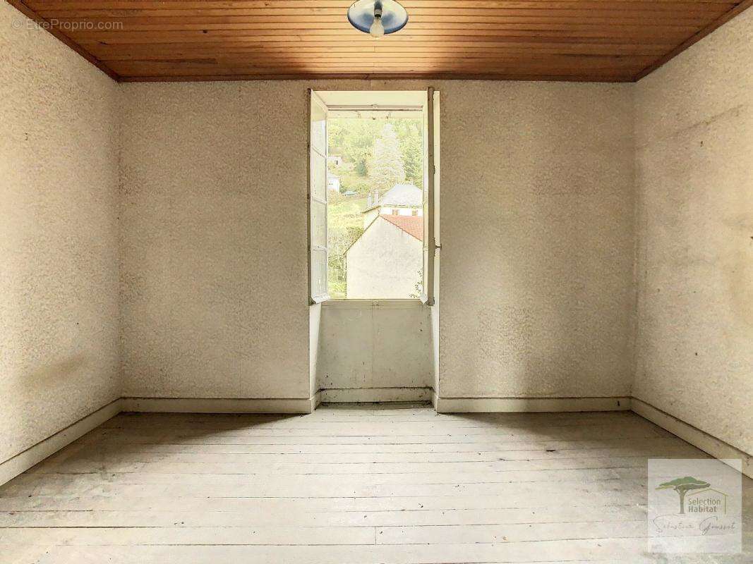 Maison à LAVAL-DE-CERE