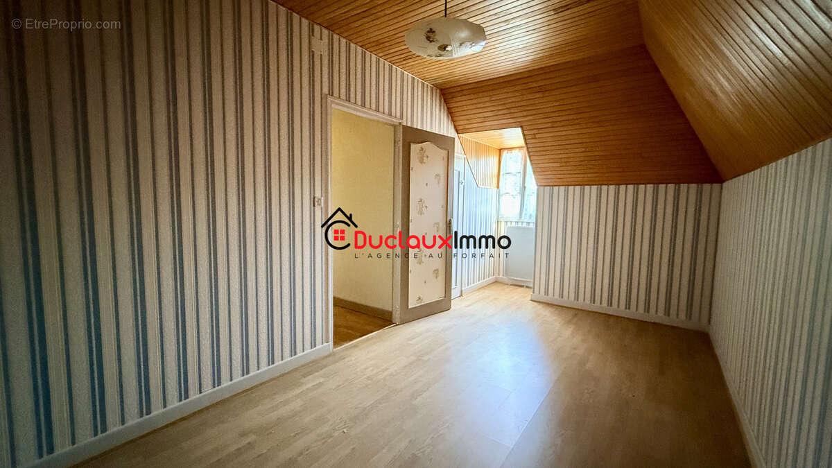 Maison avec vue panoramique - 103 m2 - Terrain de 3 200 m2 - Junhac - photo 11