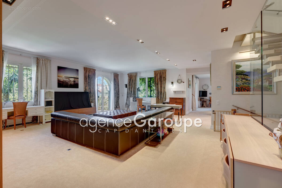 Maison 246 m² à Antibes  - photo 4