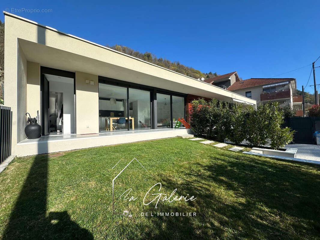 Maison à VAULNAVEYS-LE-HAUT