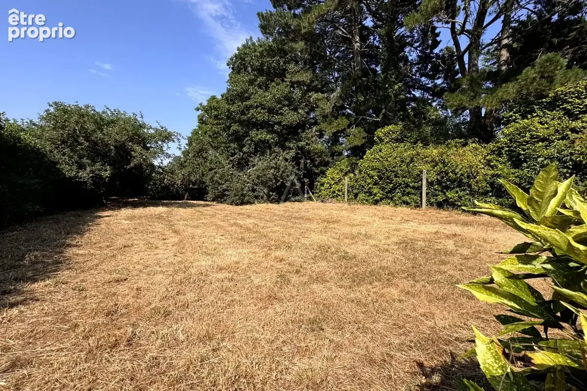 Grand terrain constructible libre de constructeur 1125m²  Bourg de Mériadec. - photo 2