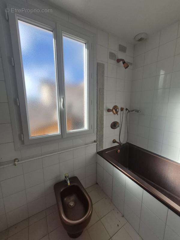 Maison à MONTREAL-LA-CLUSE