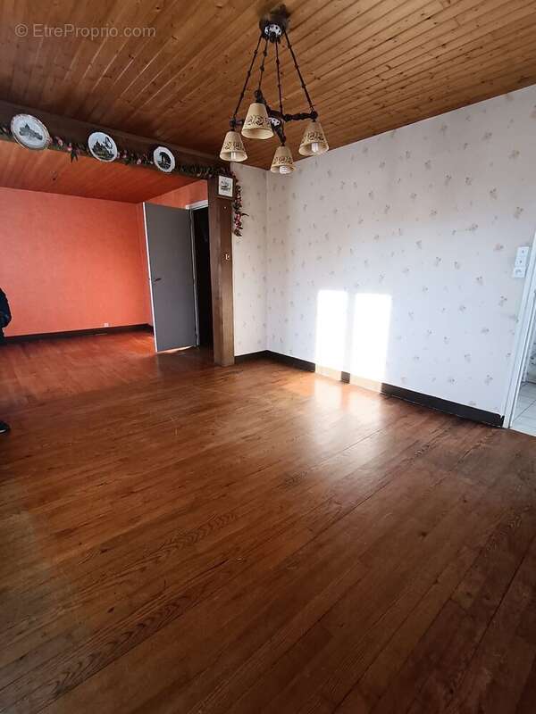 Maison à SAINT-PIERRE-SUR-DIVES