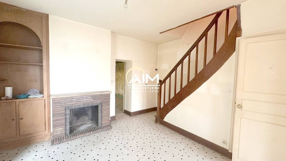 Maison 4 chambres à Nazelles Negron - photo 1