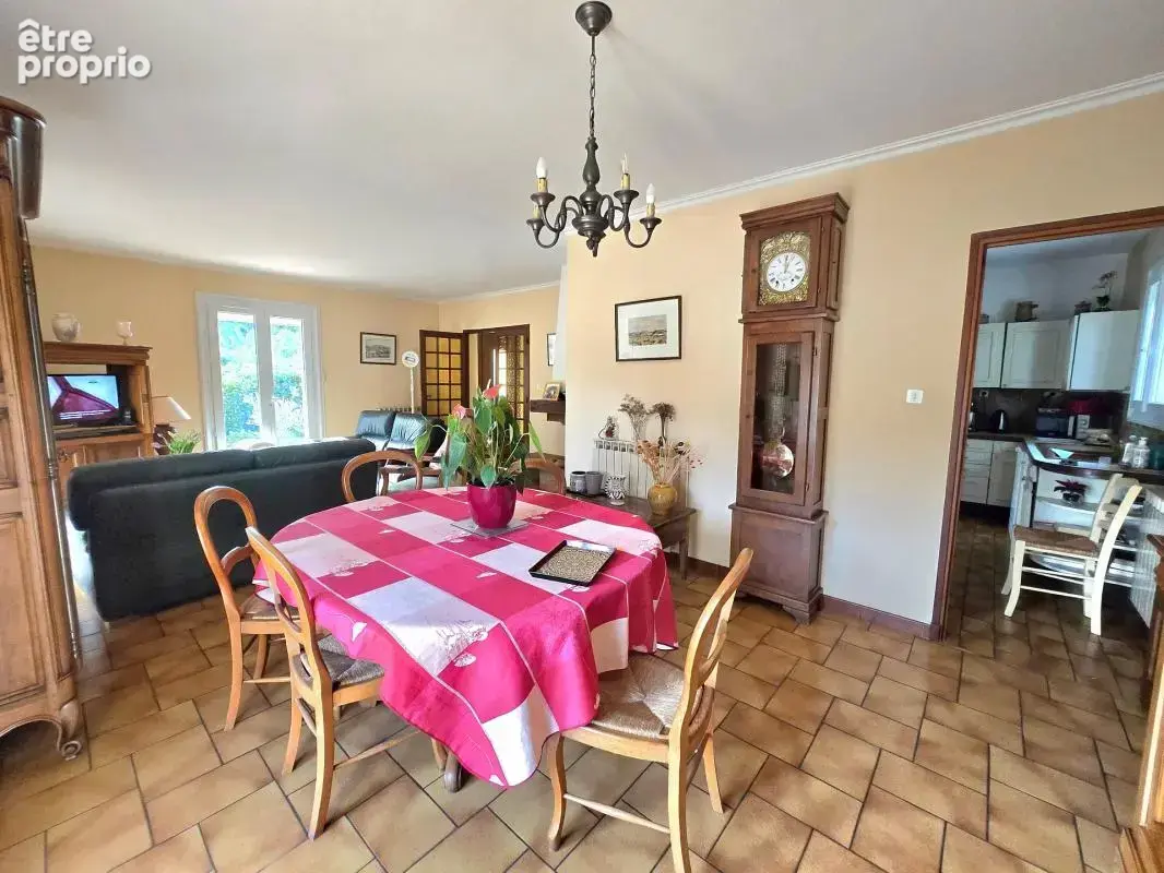 Maison familiale 127 m² avec piscine & grand terrain à Fos-sur-Mer – 4 Ch, Garage & Véranda - photo 4