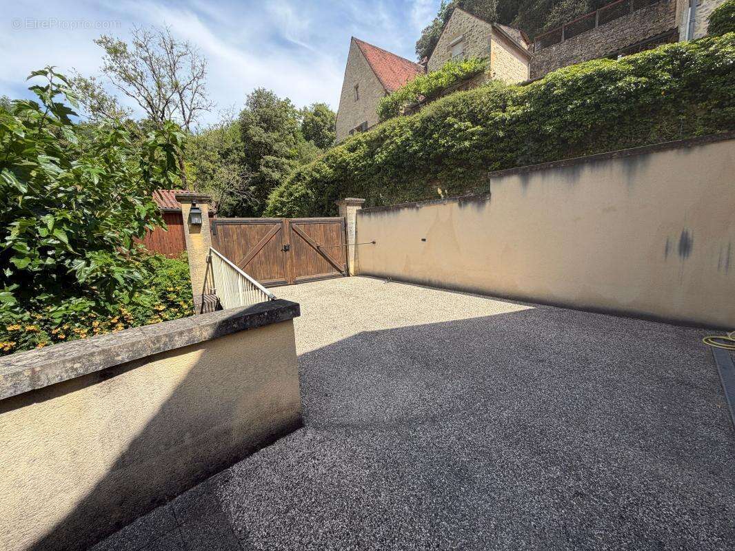 Maison de charme entièrement rénovée avec garage et jardin au cœur de La Roque-Gageac - photo 4