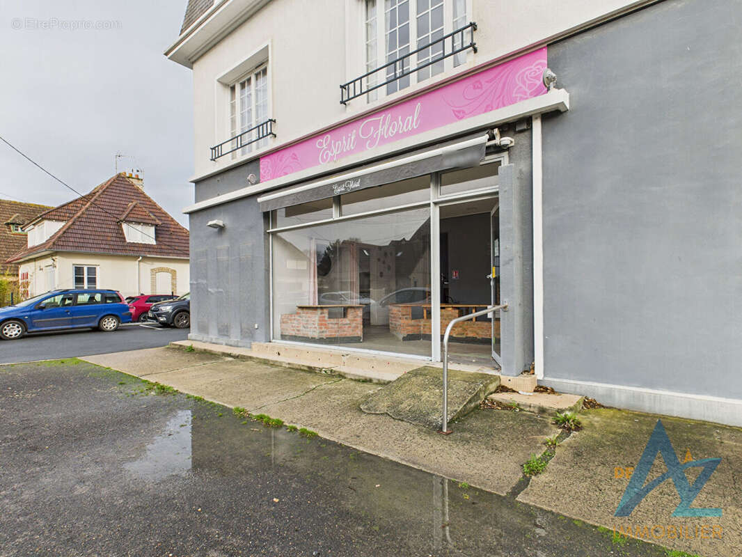 Commerce à MERVILLE-FRANCEVILLE-PLAGE