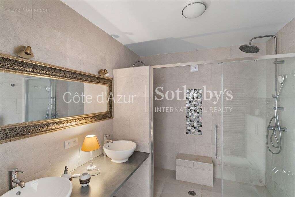 Maison à MANDELIEU-LA-NAPOULE