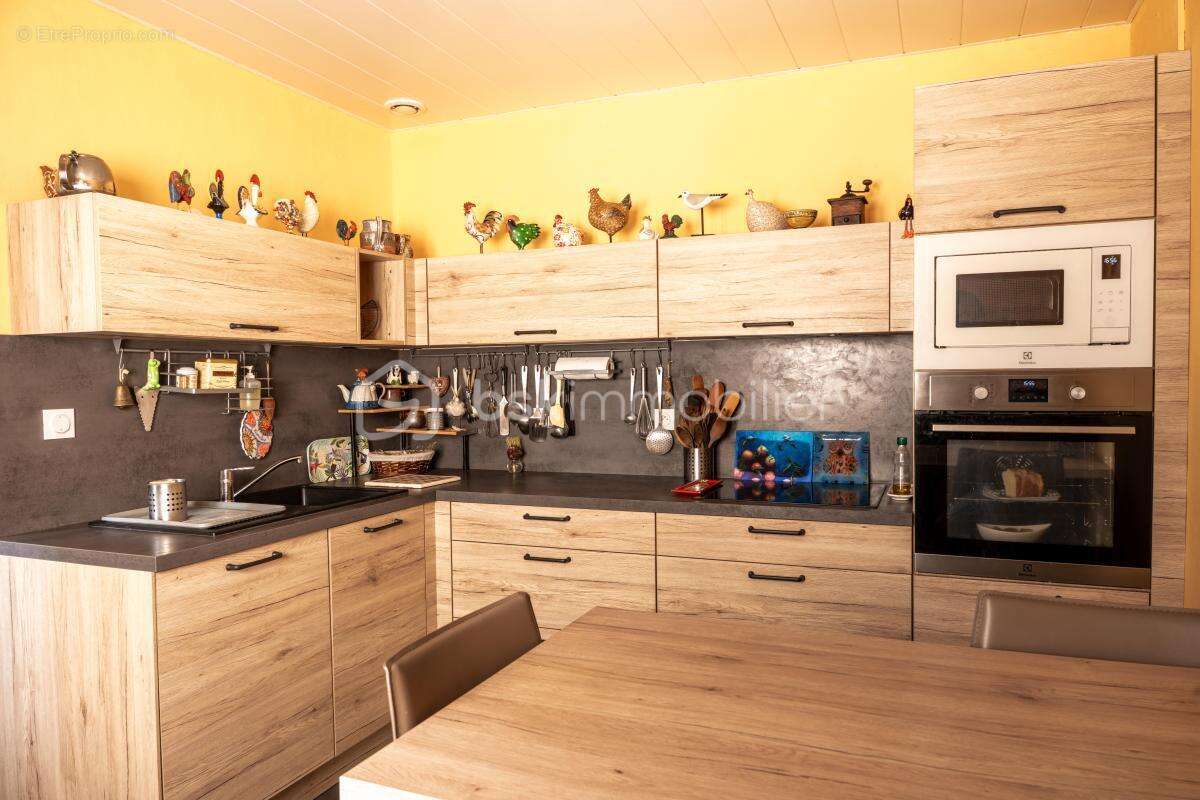 Maison Familiale de 125m² sur les hauteurs de Renage, au calme, dans un cadre verdoyant ! - photo 8