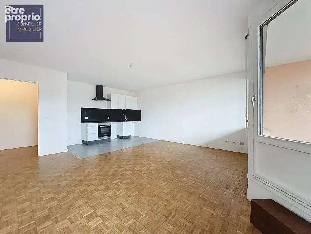 T4 - 82,5 m2 - 3 chambres - Balcon - Parking sous sol - cave - photo 8
