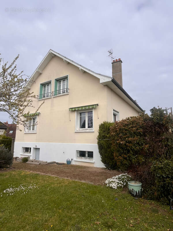 Maison à YZEURE