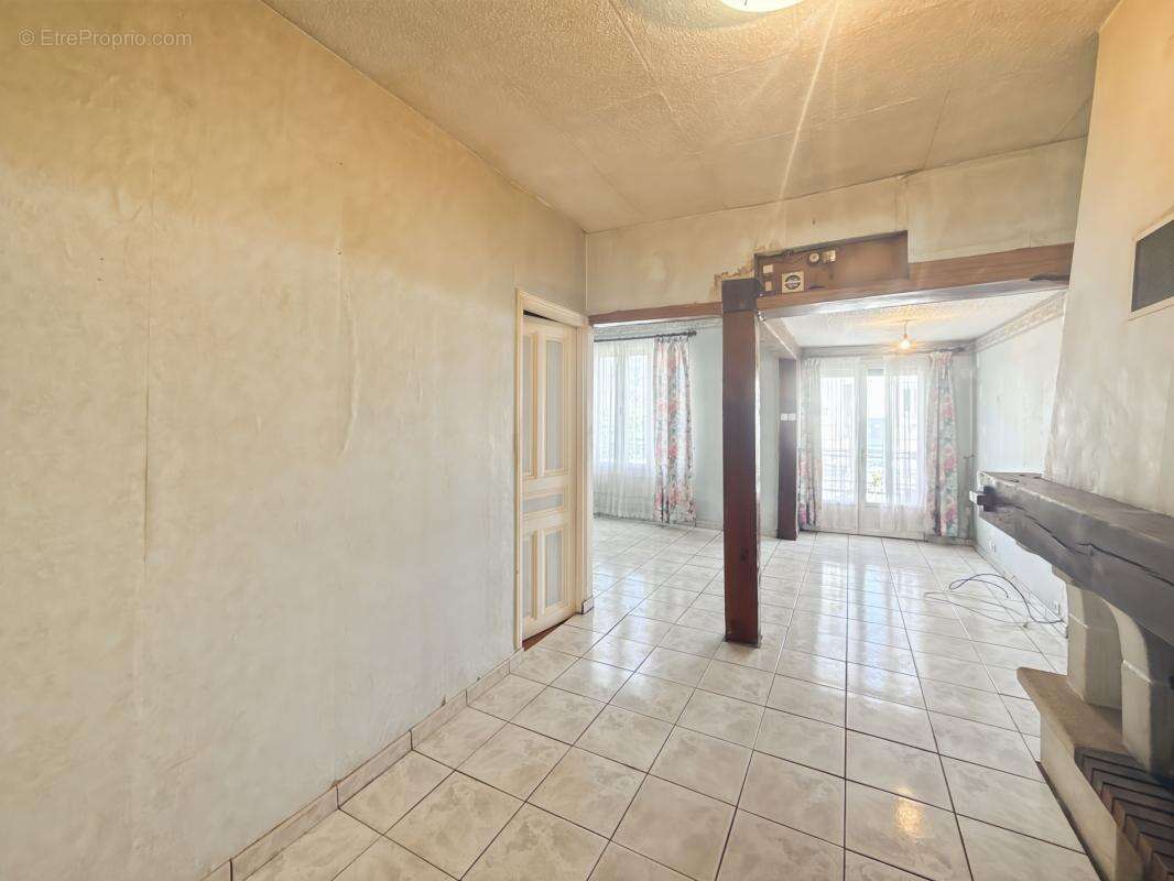  À VENDRE – Maison à rénover avec fort potentiel  - photo 3