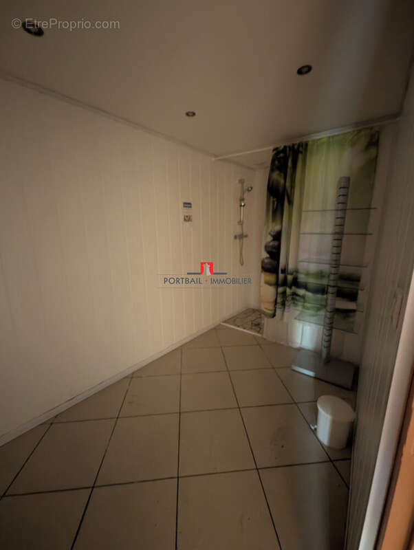 Commerce à ETAULIERS