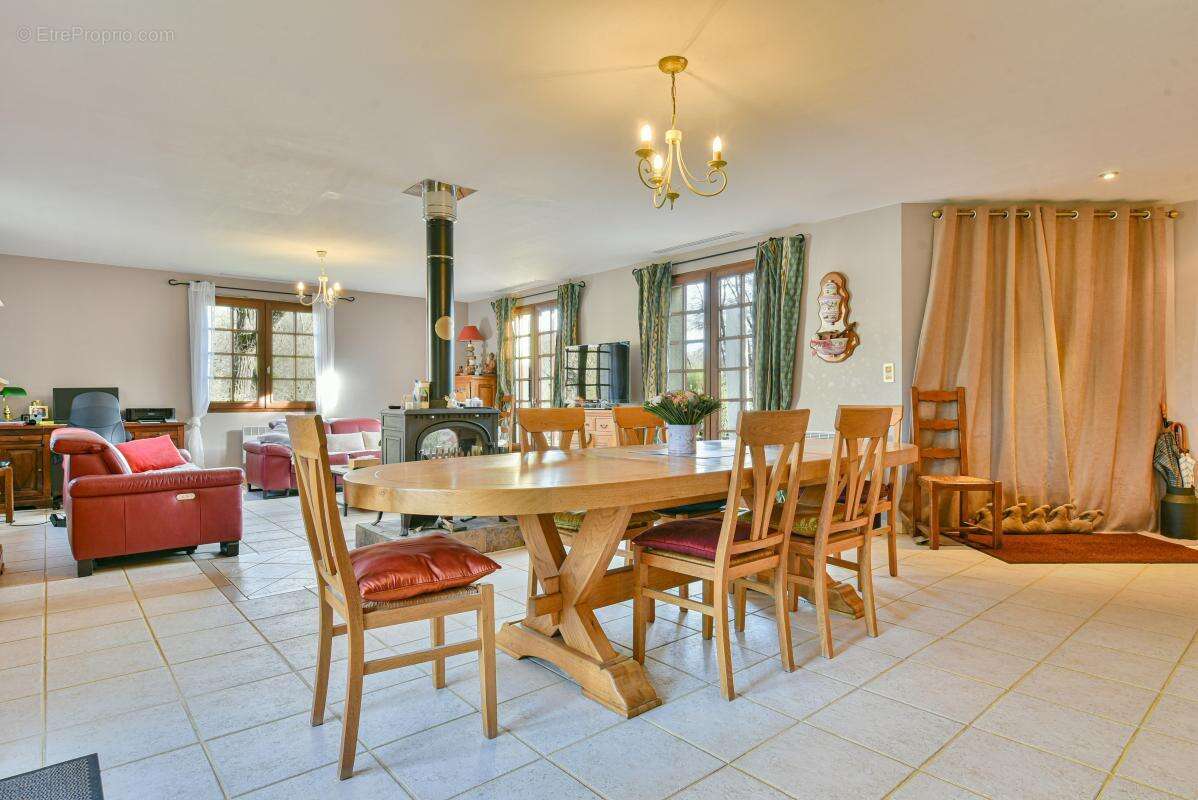 Maison à SAINT-YRIEIX-SOUS-AIXE
