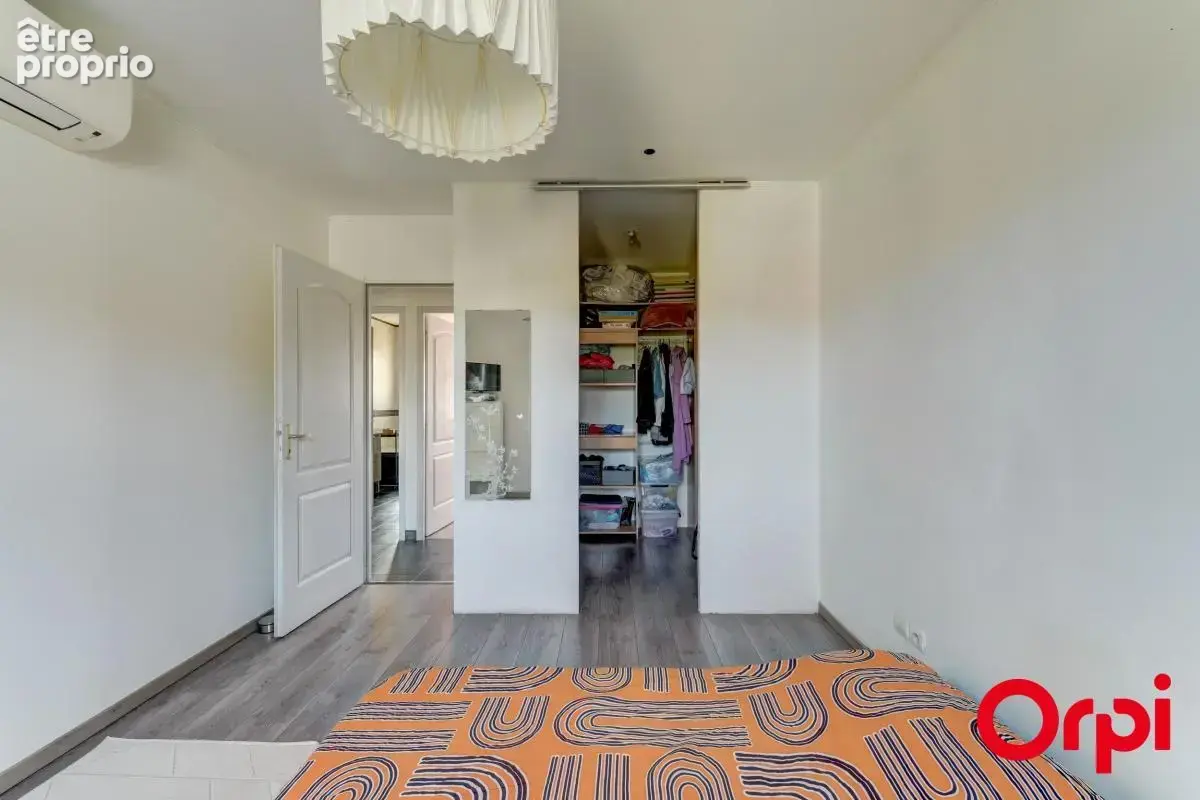 Maison récente de 105 m² avec quatre chambres sur un terrain de 317 m² à Vaulx-en-Velin - photo 9