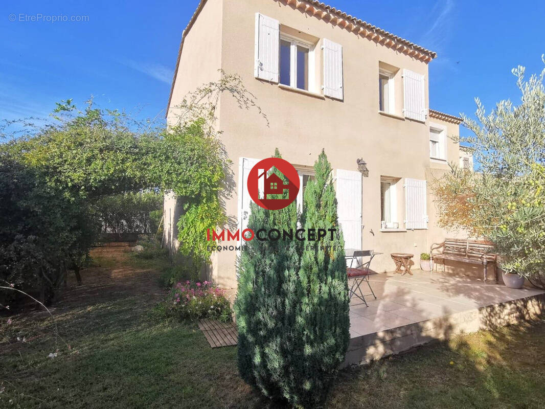 Maison à LAUDUN-L&#039;ARDOISE