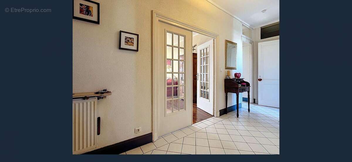 Hall - Appartement à VILLEFRANCHE-SUR-SAONE