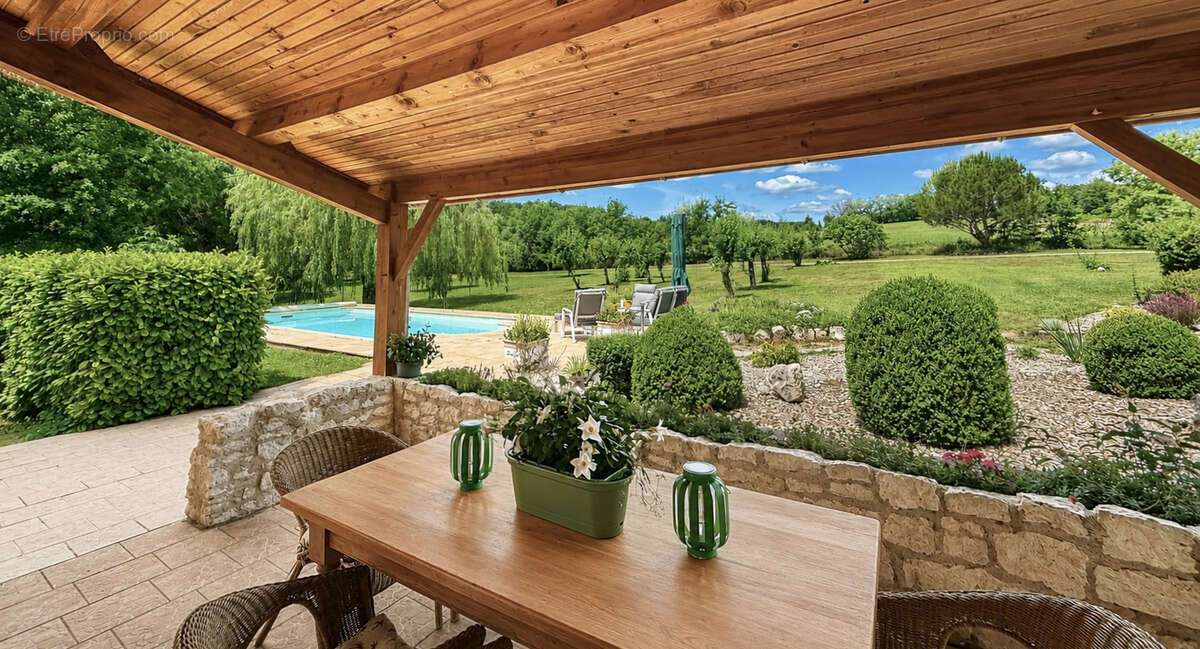 TARN ET GARONNE-PUYLAROQUE -  Maison de campagne  rénovée,3 chambres, avec piscine,et dependance - photo 2