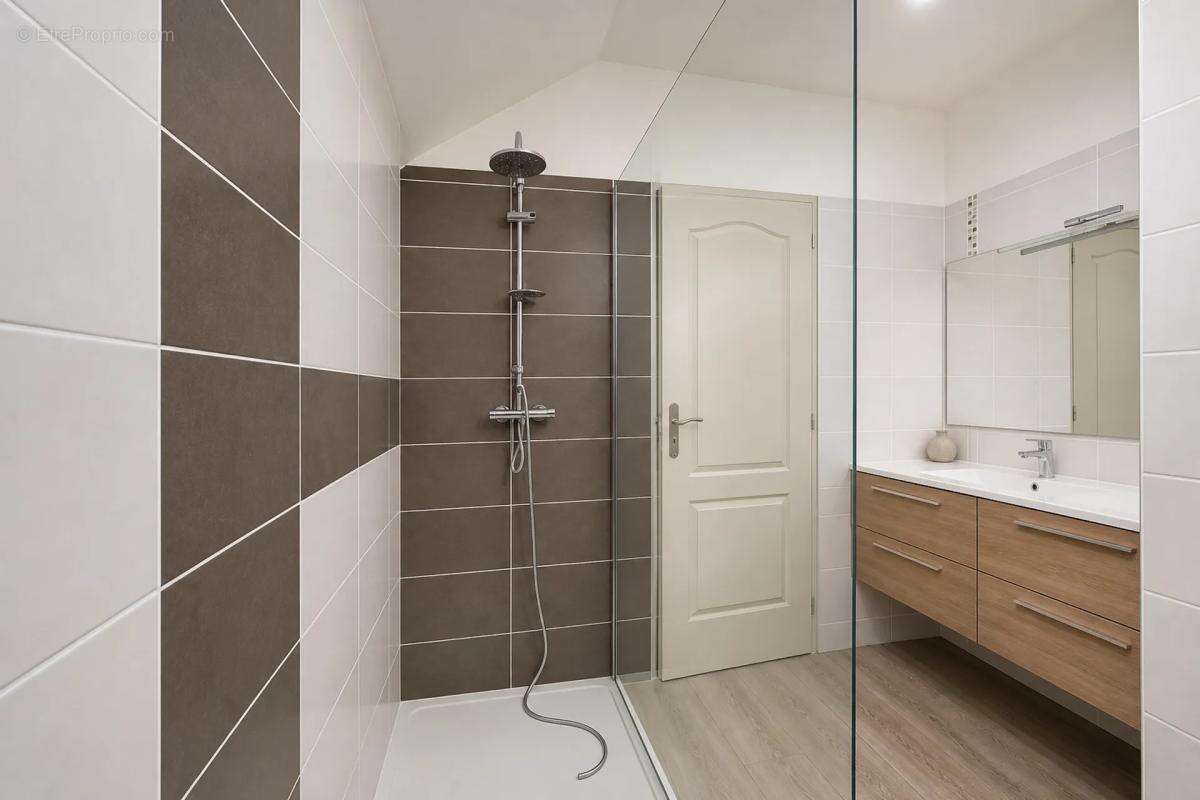 Maison de 6 pièces de 188 m² à Courcelles-la-Forêt - photo 8