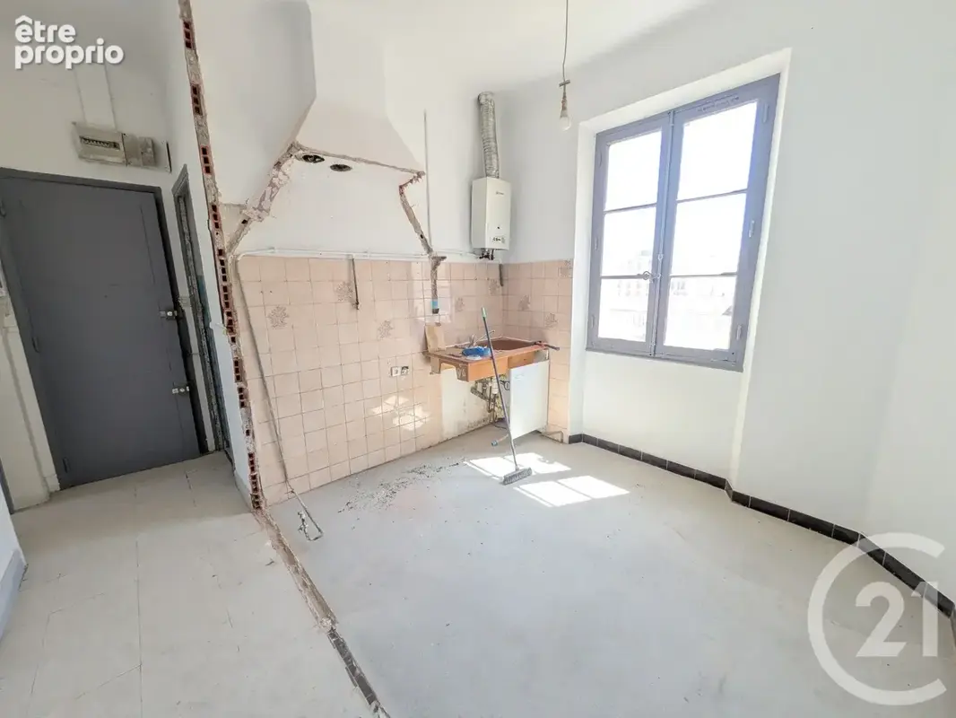 Appartement 3 pièces 47 m² à vendre à Toulon (83200) - photo 3